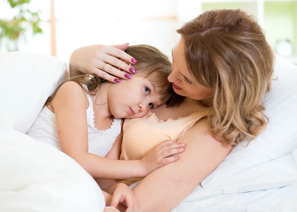 Ласки дочери. Приласкать ребенка. Ласки дочки. Ласки дочки. Щекотать ребенка.