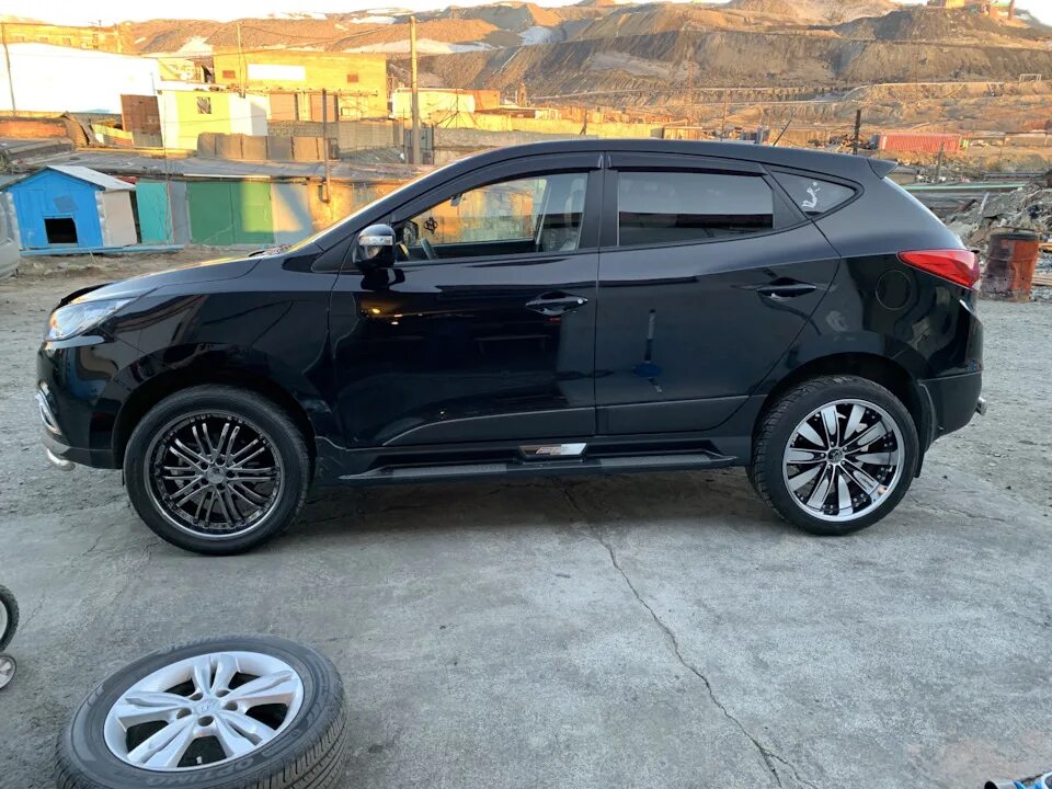 Литые диски ix35. Hyundai ix35 диски. hyundai ix35 19 диски. чёрный хендай ix35 на 19 колёсах. хендай ix35 на 18 дисках.