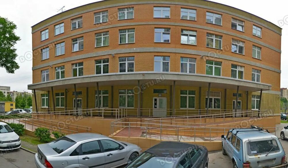 Консультация косметолога в медицинских центрах на улице Академика Павлова рядом 