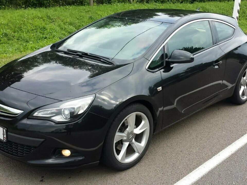 Opel astra черный. Opel Astra GTC 2014 черный. Opel Astra j GTC 2012 черная. Opel Astra 3 дверный.