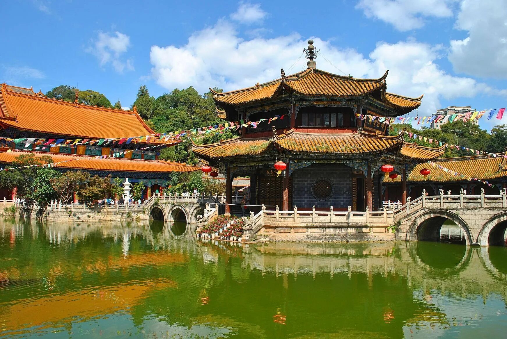 пекин центр города. чунцин китай. буддийский храм китай цюйфу. нефритовый дворец в китае. куньмин китай храм.