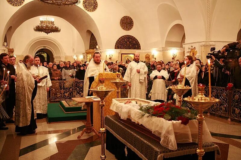 Кого отпевают в храме христа спасителя. Отпевание протоиерея димитрия смирнова. Кого отпевают в храме христа спасителя. Отпевание протоиерея димитрия смирнова храм христа спасителя. Отпевание жириновского.