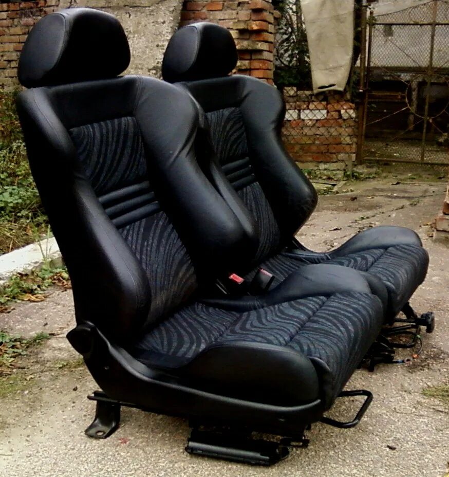 Купить сиденья б у авито. W210 сиденья рекаро. Сиденья Recaro XL. Кресло рекаро автомобильное водительское. Recaro в ниву.