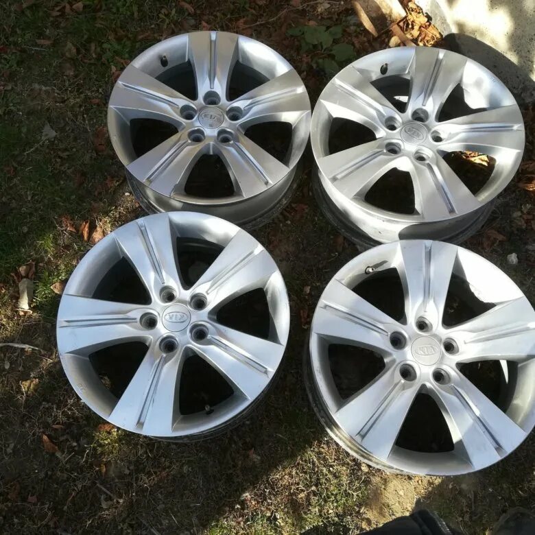 Kia sportage диски r17. Диск киа спортейдж r17. Оригинальные диски спортейдж 3. Оригинальные диски спортейдж 3. Литье на киа спортейдж 3.