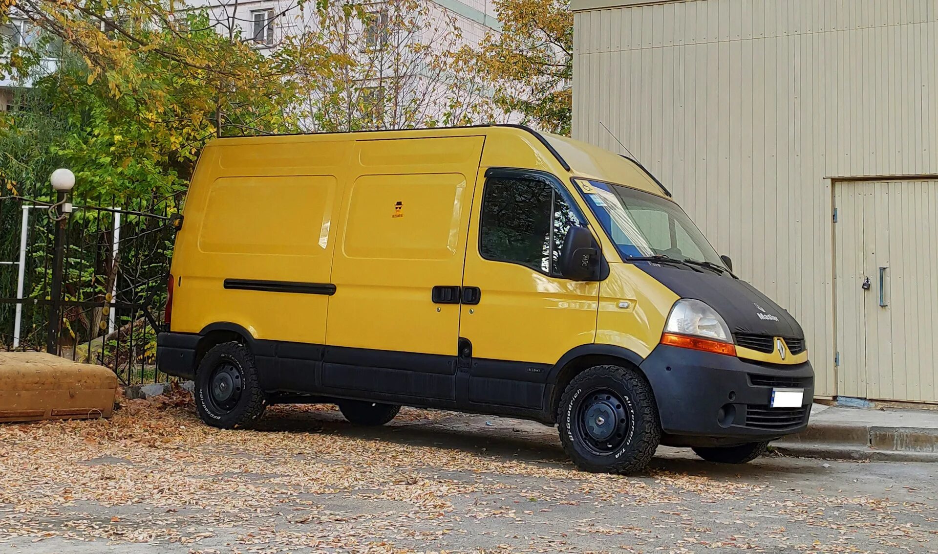 Renault master 2. Renault Master 2g. Микроавтобус Рено мастер 2. Желтый Рено мастер.