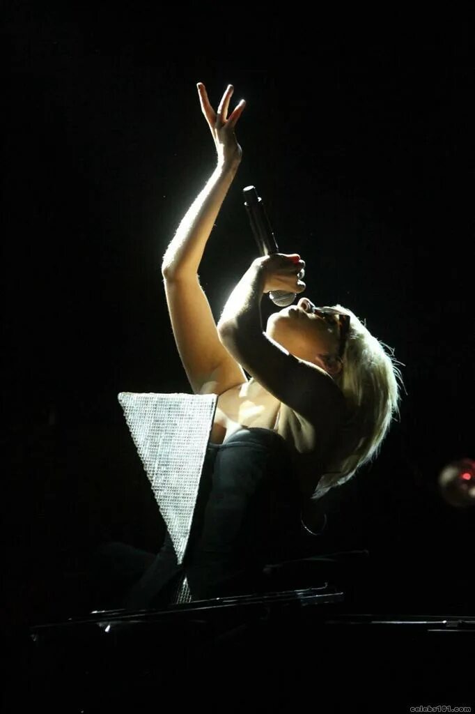 Леди гага ма ма ма. Леди Гага 2009 год. Lady Gaga 2009 Concert. Lady Gaga banned.
