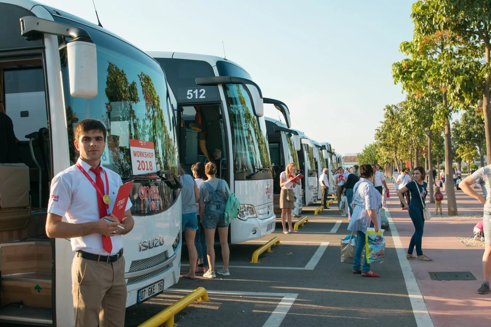 Турист автобусные туры. Автобус Anex Tour Турция. Стойки Анекс аэропорт в Турции. Анекс туроператор Турция. Стойки туроператоров Анекс тур аэропорт Анталии.