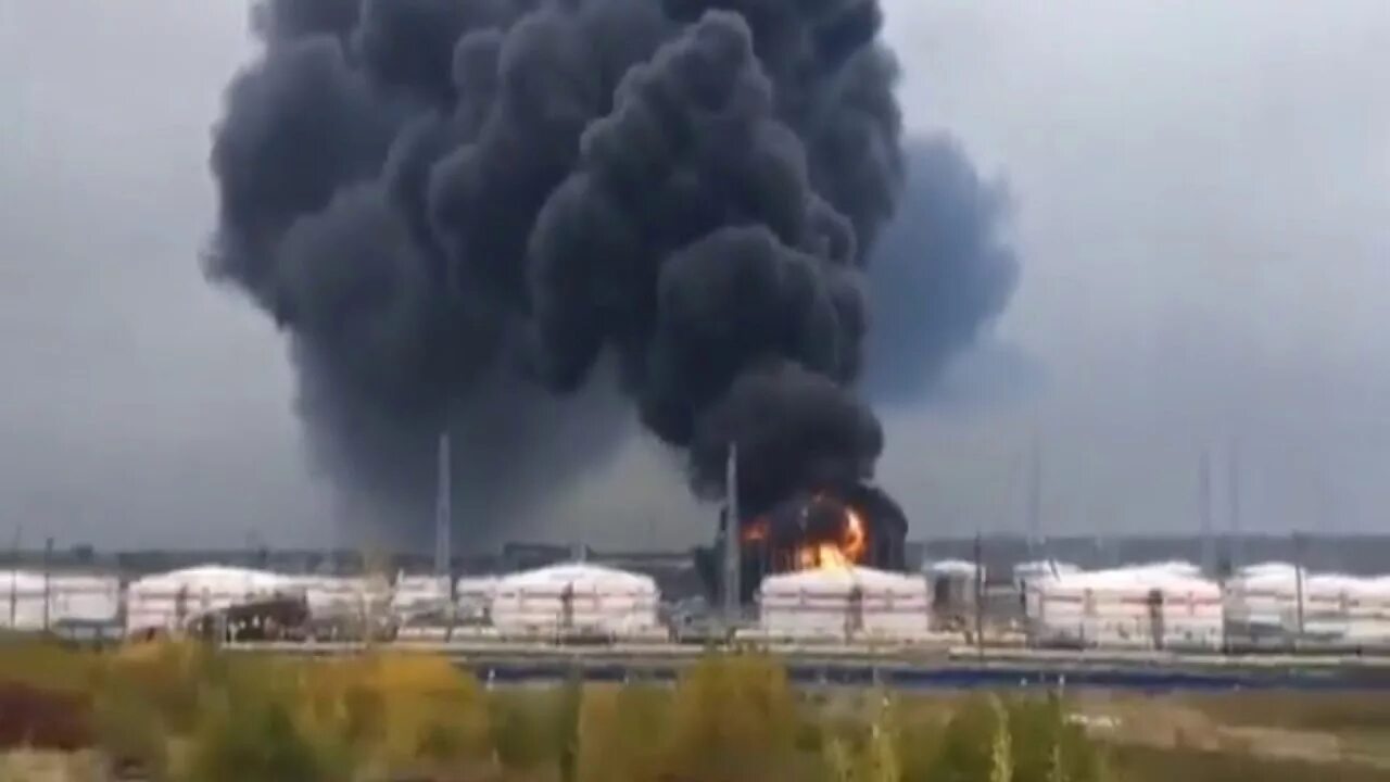 Пожар на НПЗ В Нижегородской области. Лукойл НПЗ Кстово пожар. Пожар завод Кстово. Пожар на Лукойле в Кстово. Сгорел лукойл