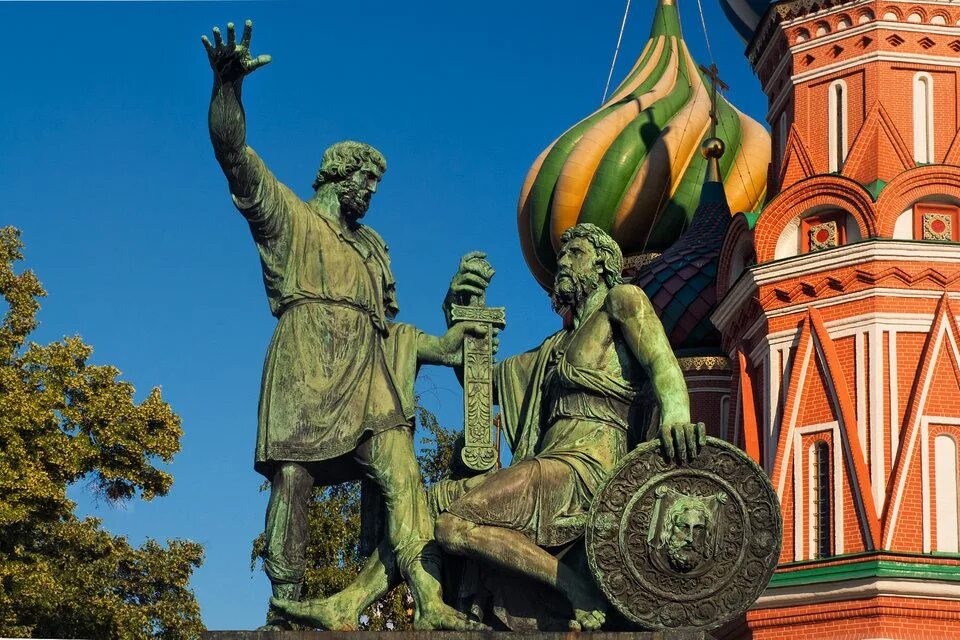 Через праздник. День народного единства россии минин и пожарский. 4 ноября памятник минину и пожарскому. минин и пожарский памятник 4 ноября. памятник минину и пожарскому праздник.