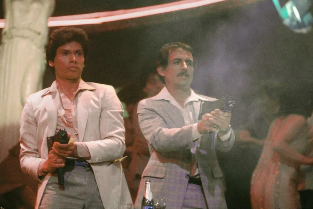 Лицо со шрамом на русском 1983. Scarface фильм 1983. лицо со шрамом фильм 1983. роберт лоджа лицо со шрамом. фильм оливер стоун аль пачино.