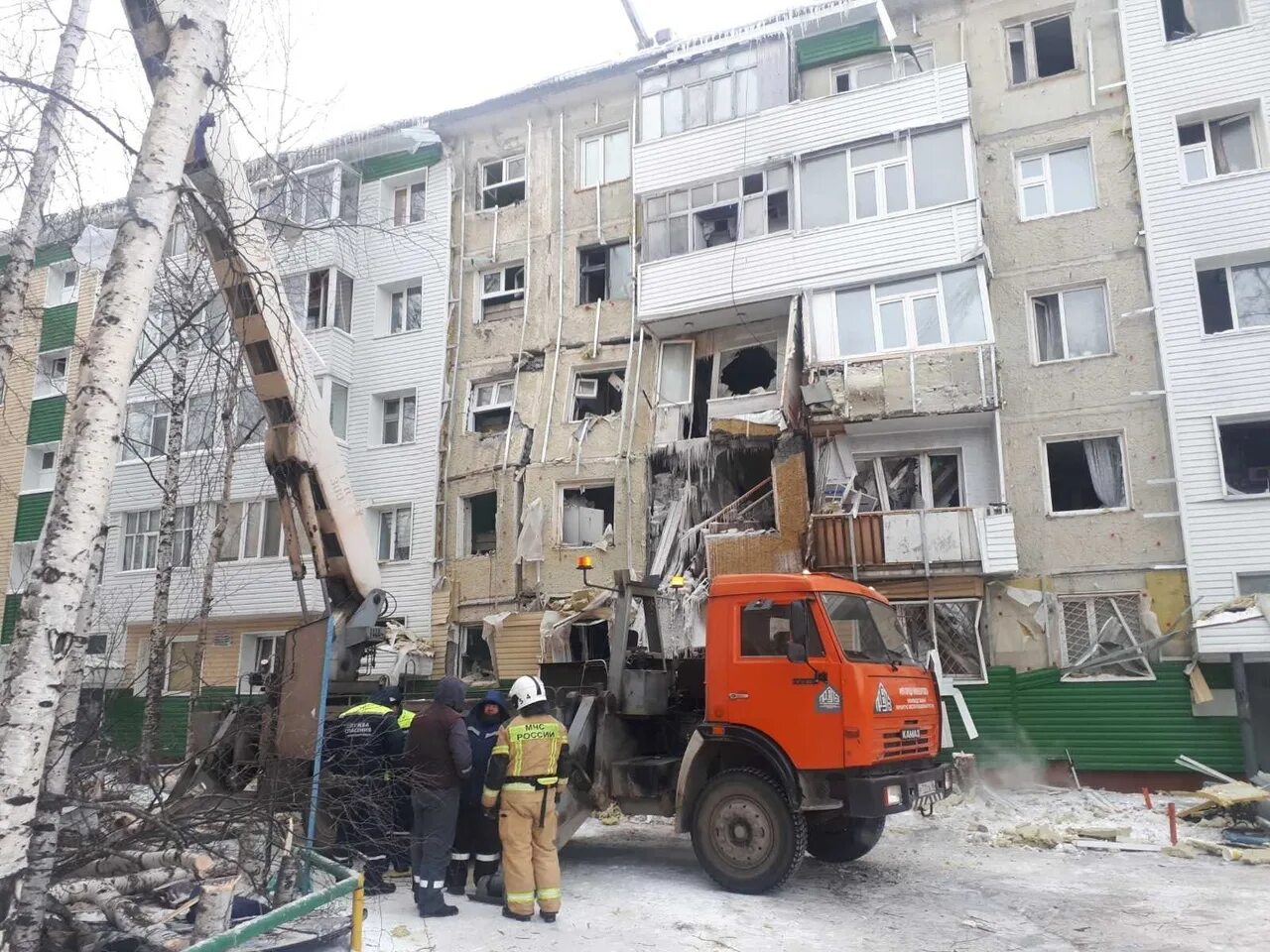 Взрыв газа в жилом доме в Нижневартовске. Рухнул дом. Причины обрушения дома