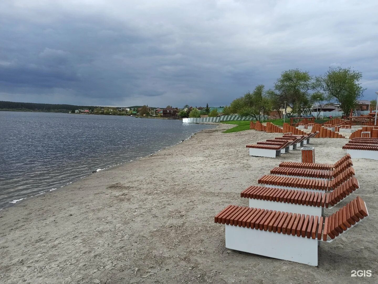 Пляж сысерть. Сысерть набережная городского пруда. Набережная Сысерть Свердловская область. Сысерть пляж Пирс. Сысерть пляж городской.