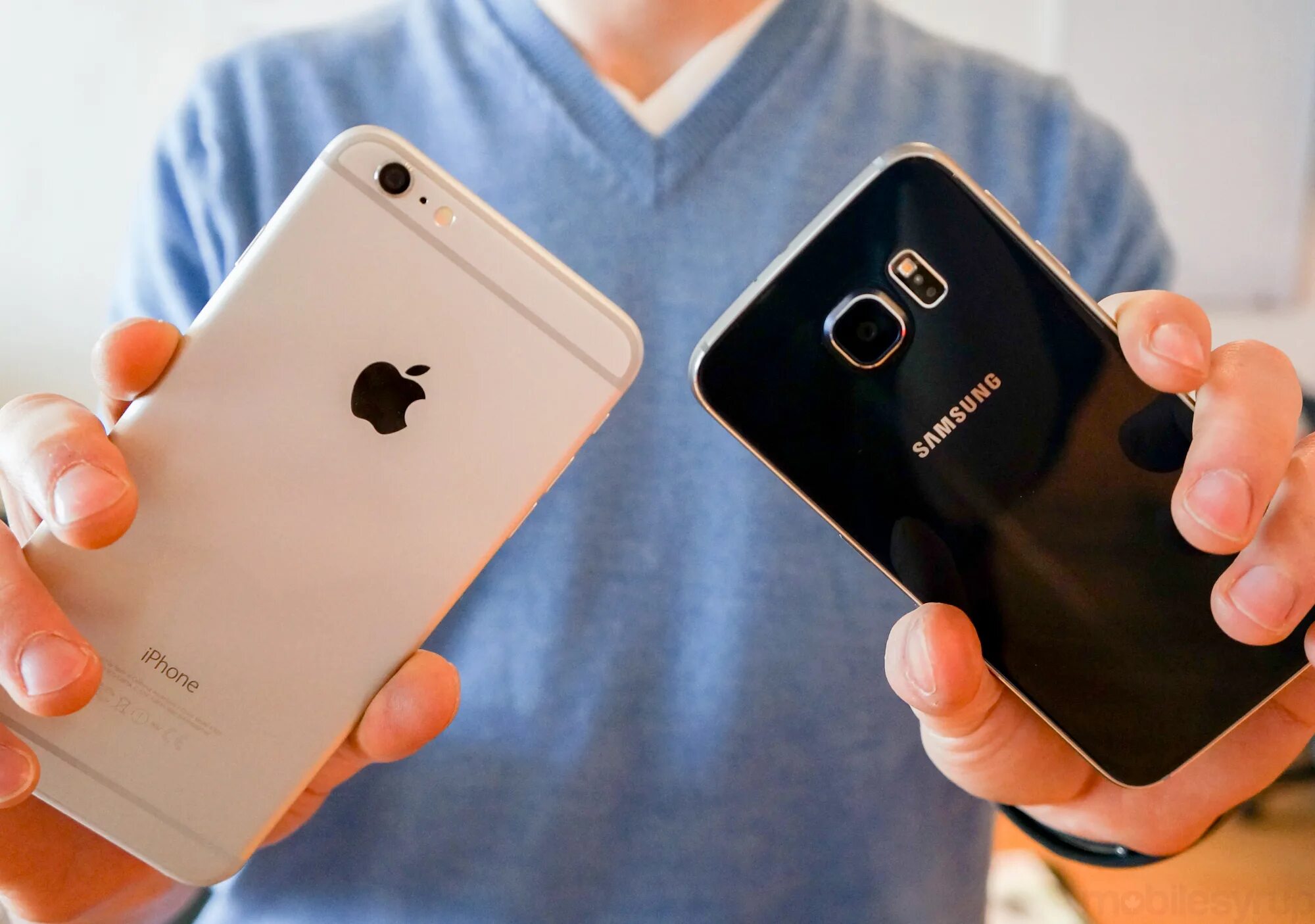 Samsung против iphone. Iphone vs Samsung. Айфон Эппл самсунг. Смартфоны Apple и Samsung. Крутые смартфоны и айфоны.