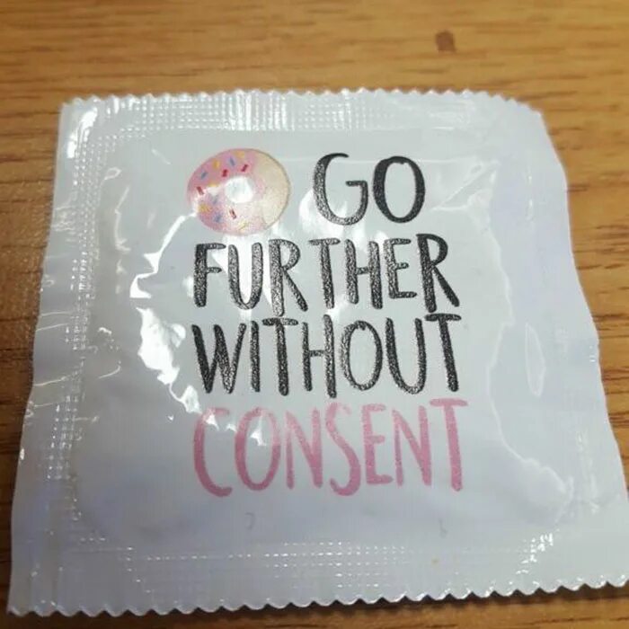 Прикольные презервативы. Презервативы с прикольными надписями. Дизайн американских презервативов. Надпись прикол на презервативы. Without further