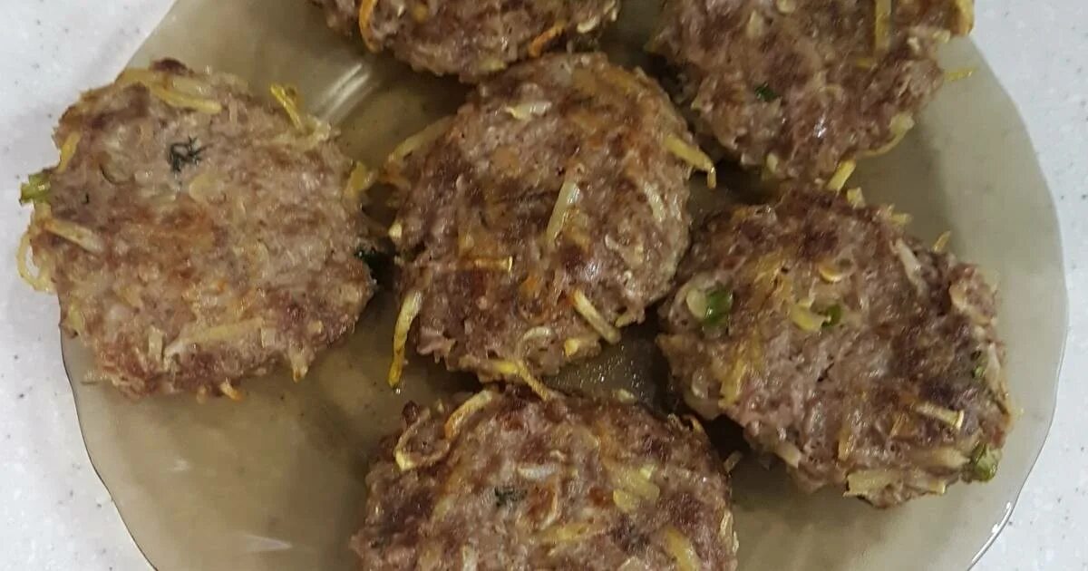 мясное блюдо ежики. рецепт ежиков пошагово. рецепт ежиков пошагово. мясные ёжики с рисом. котлеты ёжики.