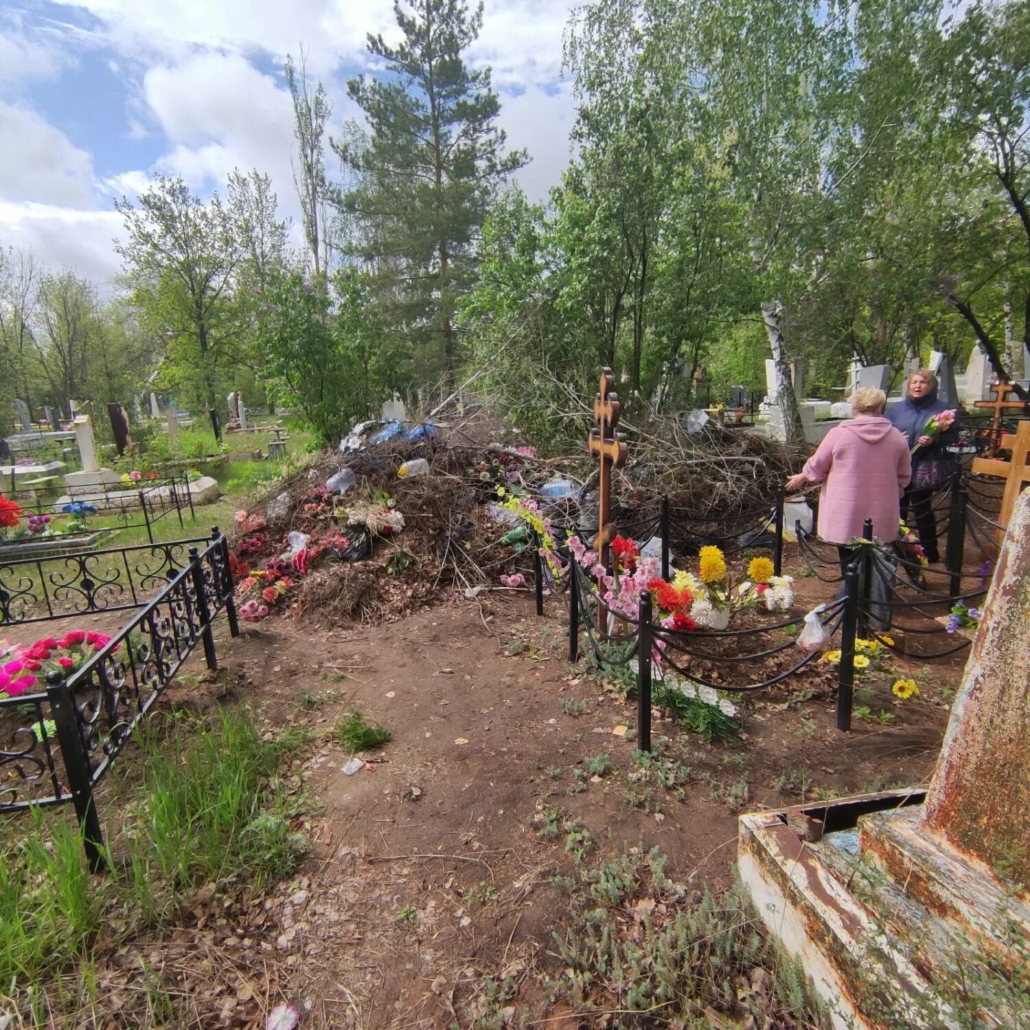 Кладбище 3 Балаково. Балаково Саратовская кладбище. Саратовская область Балаково кладбище 3 кладбище 3. Старые могилы.