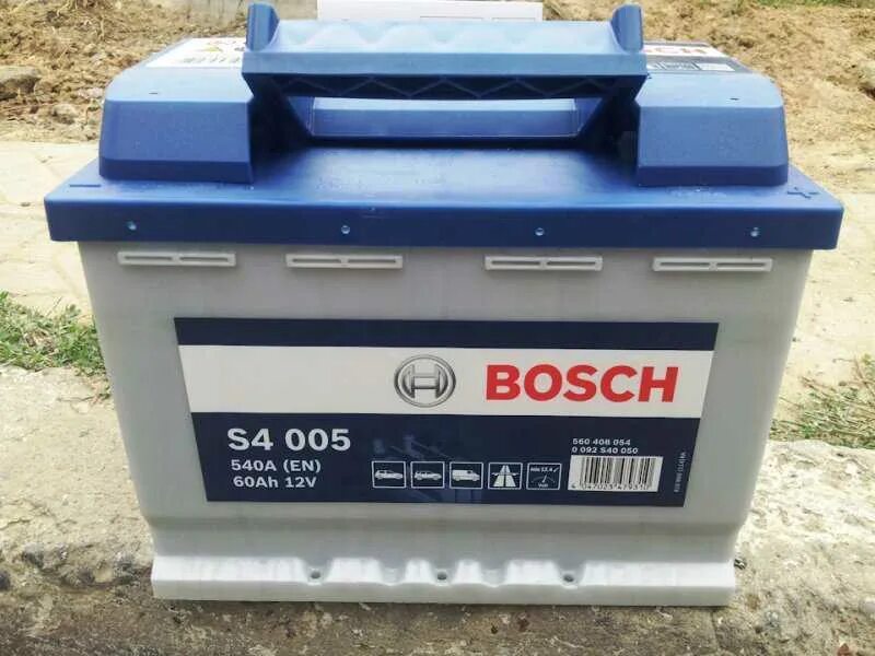 Лучший аккумулятор 60 ампер. Bosch s4 005. АКБ бош s4 005. Bosch s4 004. Аккумулятор Bosch 60ah.