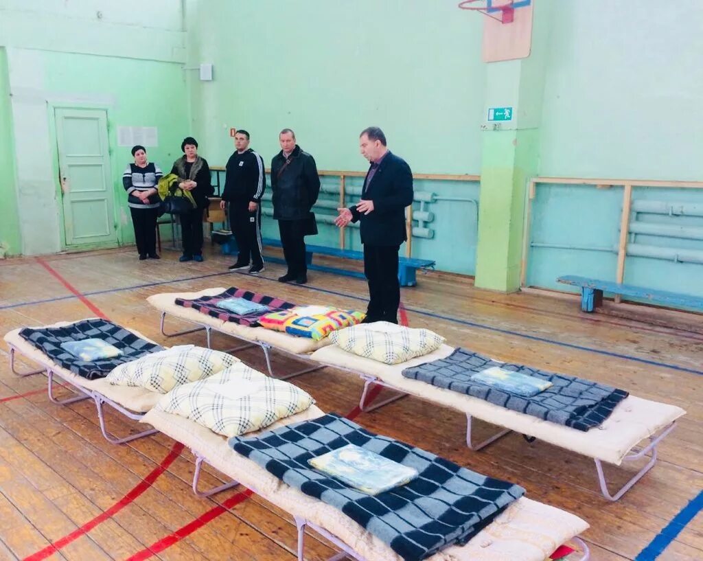 Работа пункта временного размещения. Пункт временного размещения. развертываться пункты временного размещения. пункт временного размещения в школе. пвр пункт временного размещения.