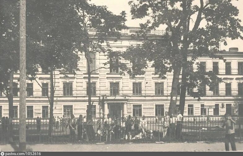 Петергоф 415 петергоф. Петергофская школа имени веденеева. 415 школа петергоф.