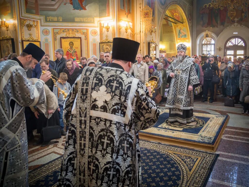 Всенощное бдение на пасху картинки. Михаило-архангельский кафедральный собор ижевск. Богослужения в михайловском соборе. Литургия в ижевске. Храм православный боголужениелитурги.