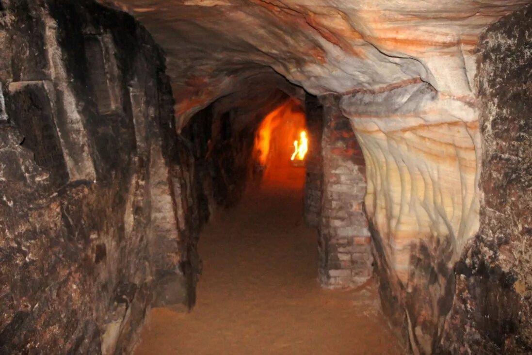 пещеры свято-успенского псково-печерского монастыря. ближние пещеры киево-печерской лавры. пещеры храм псково-печерский монастырь. успенский псково-печерский монастырь пещеры. ближние пещеры псково-печерского монастыря.