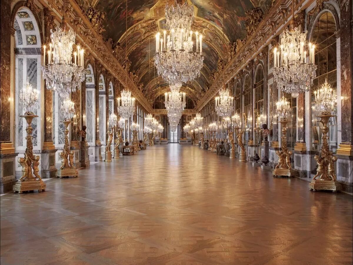 Сказочный версаль. Версаль зеркальная галерея Версальского дворца. Версальский дворец бальный зал. Жюль Ардуэн-мансар зеркальная галерея. Тронный зал Версальского дворца.