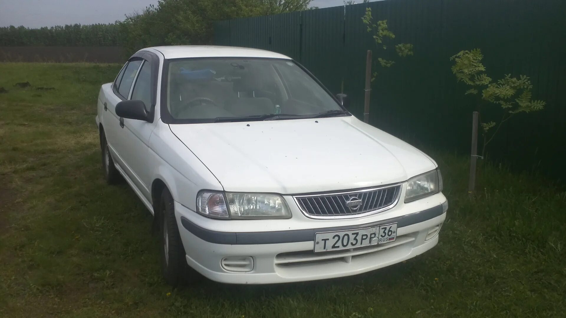 Ниссан санни 2001г. Nissan Sunny 2001. Nissan Sunny Grey 2001. Ниссан Санни 2001 2 года. Ниссан Санни 2001г 1,5.