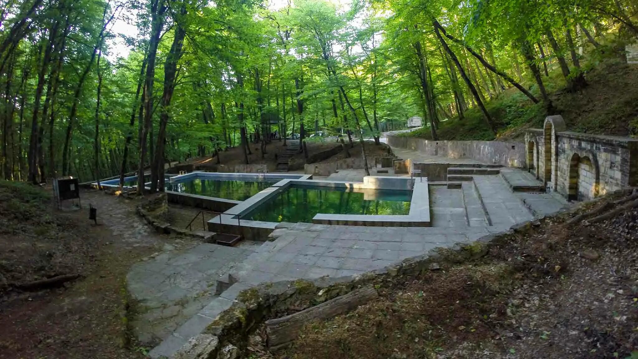 Вода холодный родник. Родники Ставрополь. Мемориал холодный Родник. Осетинских Родниках Ставрополе. Родники Дагестана фото.