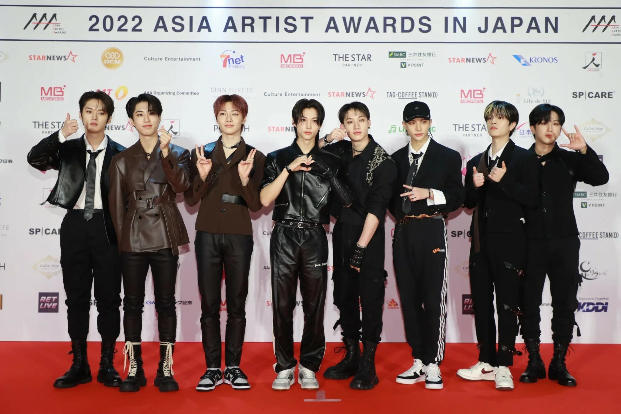 Что такое aaa премия. Бтс церемонии награждения. Stray kids thunderous костюмы. Asia artist awards 2022. Что такое aaa премия.