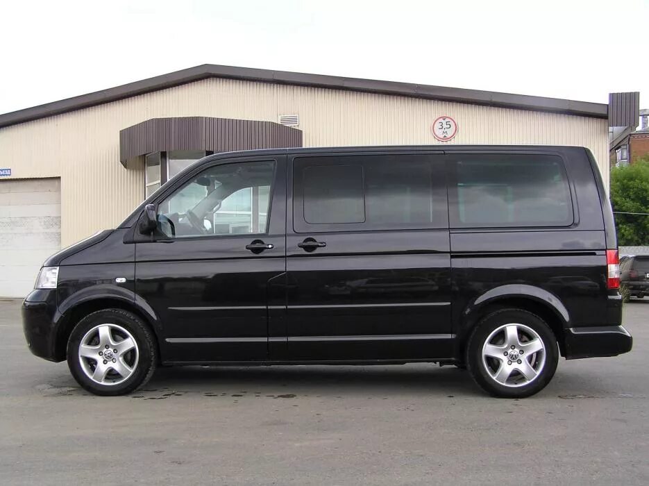Vw мультивен екзекутив. фольксваген мультивен т5 черный. мультивен фольксваген 2007 года. Multivan t5 серебристый. черный мультивен 046 123.