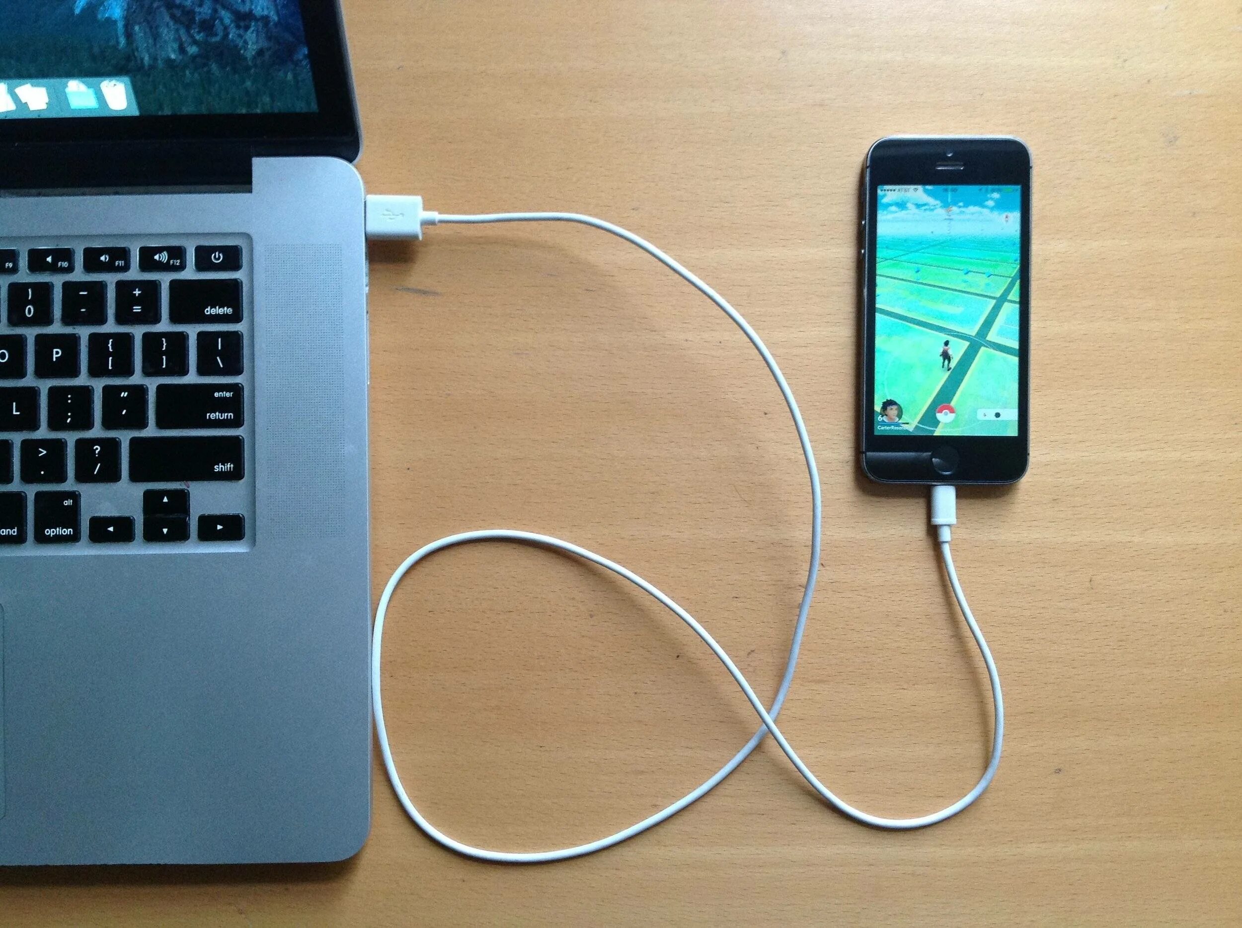 Подключение компьютеров через usb. Как подключить телефон к ноутбуку через усби кабель. Смартфон подключен к ноутбуку. Смартфон к компьютеру через USB кабель. Подключить смартфон к компьютеру через USB.