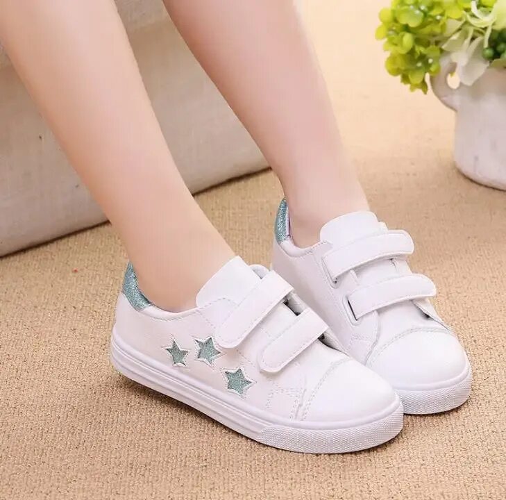 Кроссовки для девочек. Модные кроссовки для детей. Детская обувь хелло китти. Детские ботинки для девочек. Красивые кроссовки для девушек.