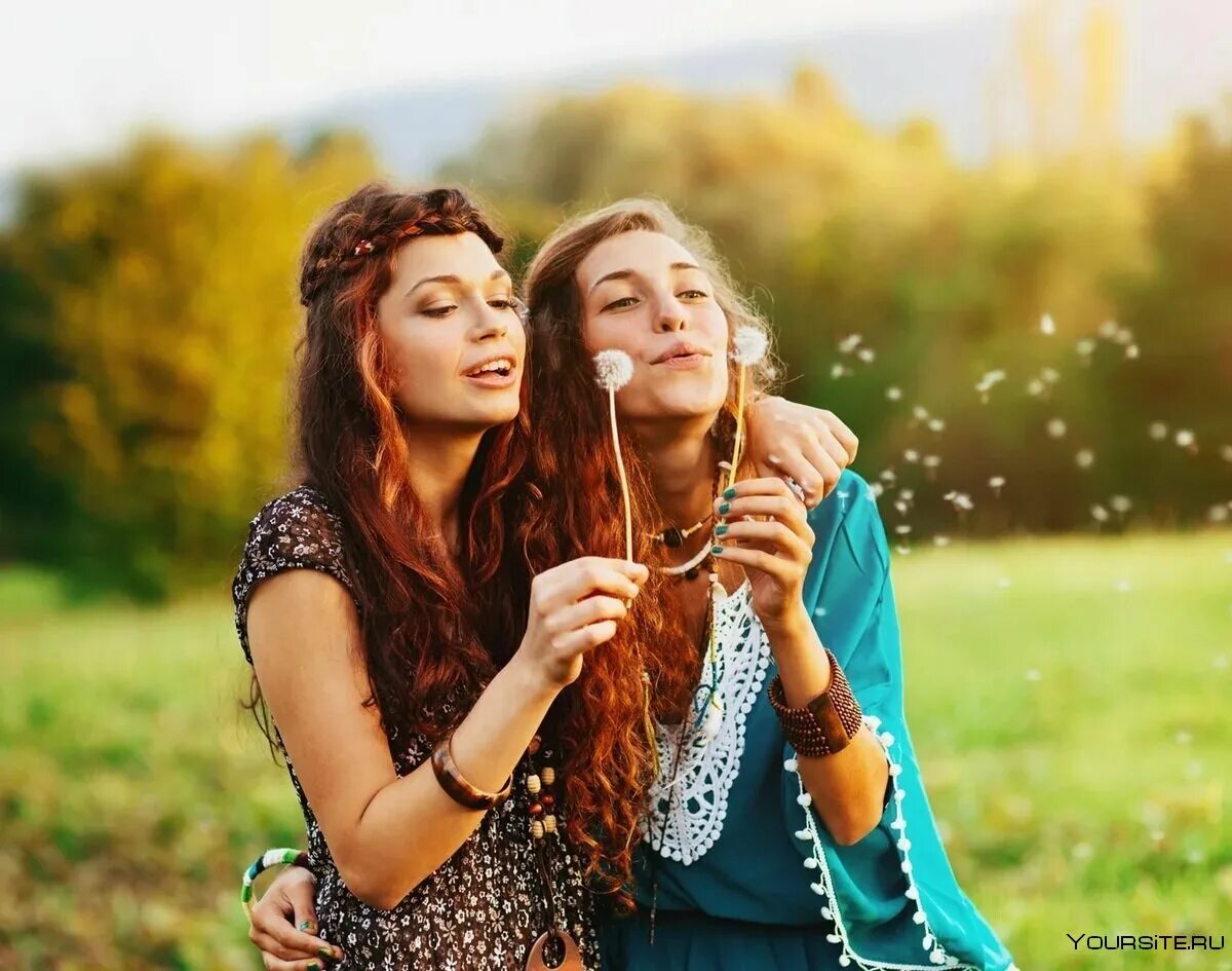 Фото подружек. Девочки подружки. Две подруги. Женская Дружба. Две девушки подруги.