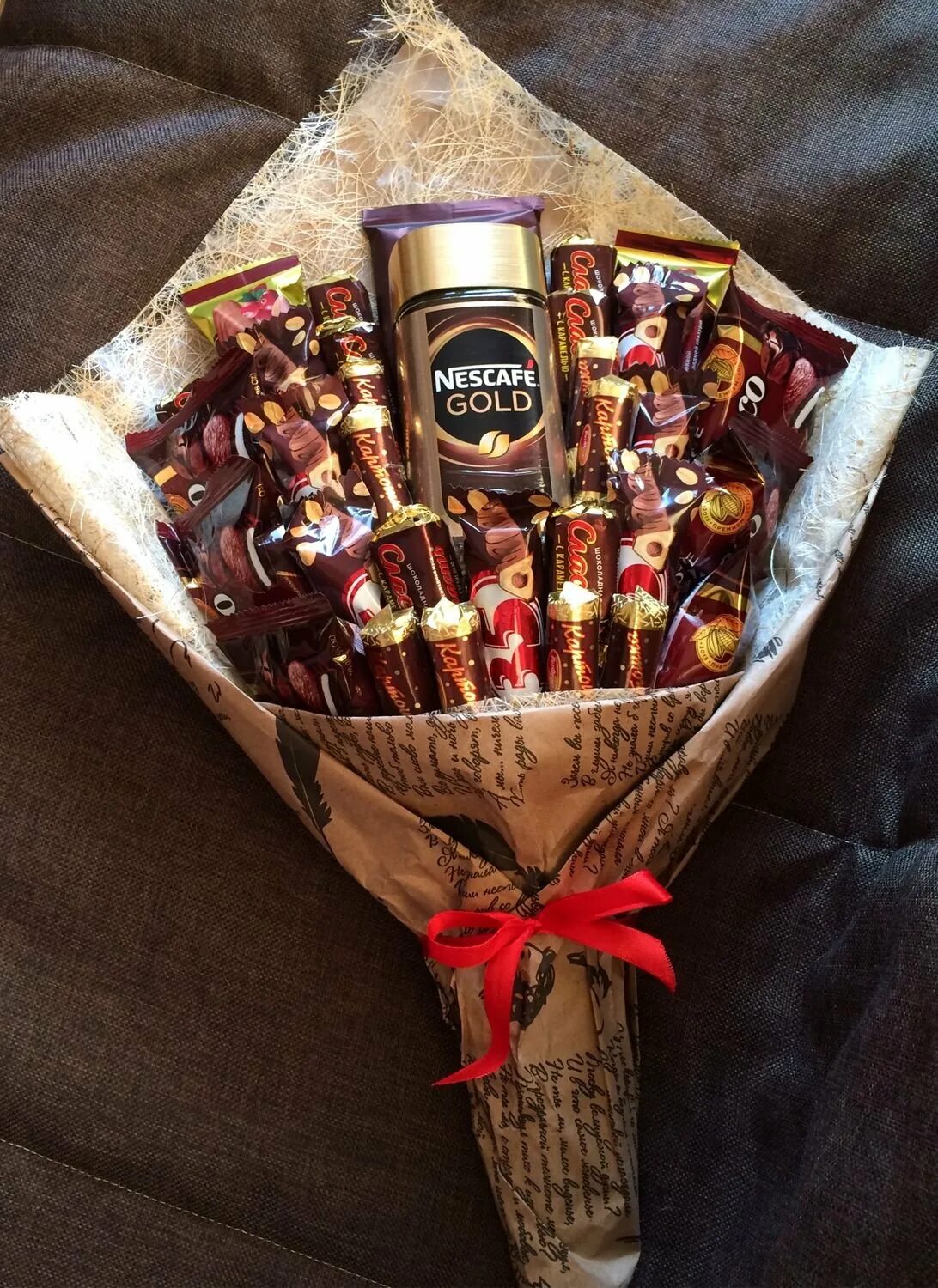 подарок из полотенца. подарок на новый год сладости. оригинальные подарки. оригинальный дешевый подарок. оригинальный сладкий подарок.