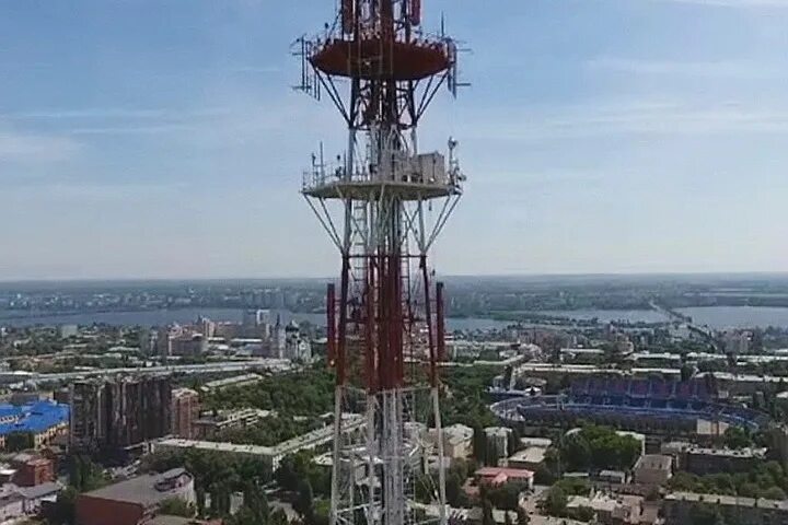 Вышка тура с лестницей. Телецентр воронеж. Высота воронежской телевышки. Вышка воронеж. Телевышки воронежская область.