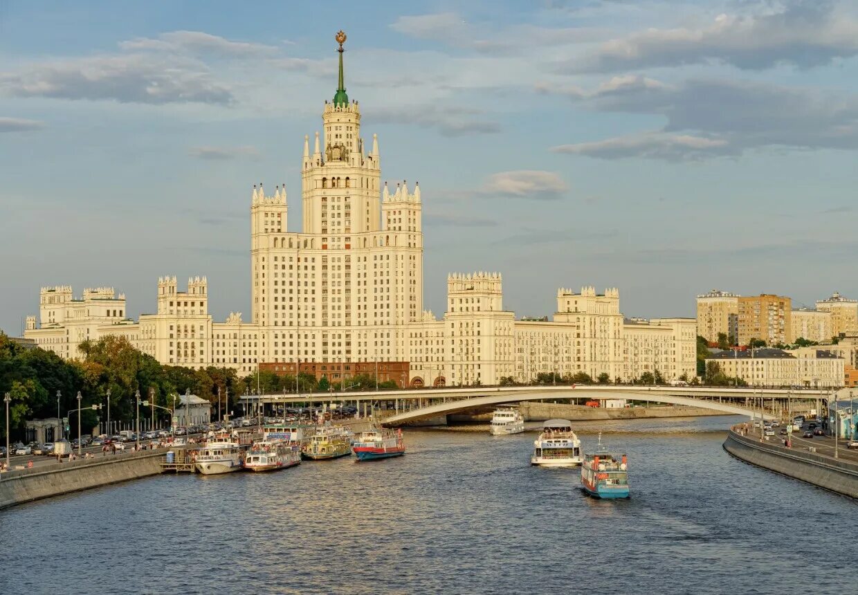 Высотный дом на котельнической набережной. Высотка на котельнической набережной. Москва высотка на котельнической набережной. Москва высотка на котельнической набережной. Сталинская высотка на котельнической набережной.