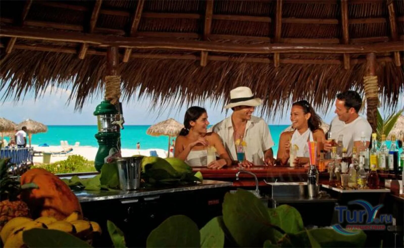 Куба описание серий. Кубинский бар на пляже. Открытый бар на Кубе. Отели Кубы с детьми.