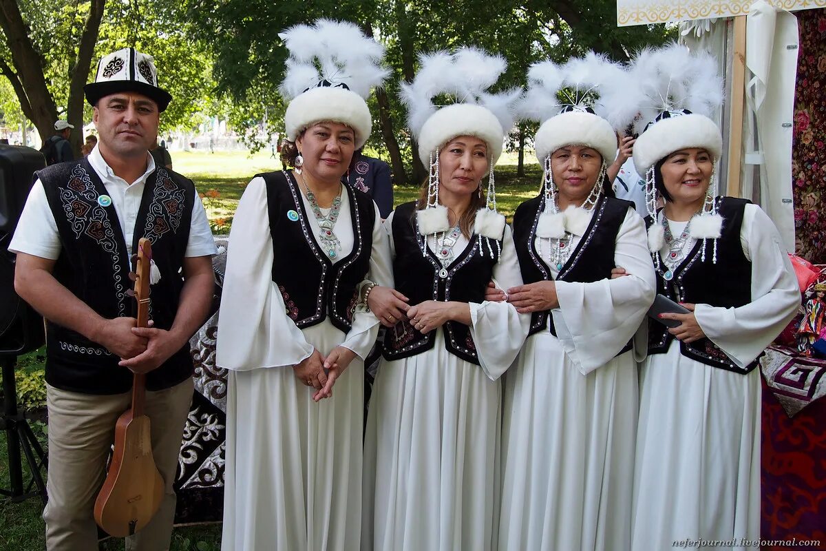 Татары и русские. Казахи татары башкиры. Татары башкиры чуваши марийцы татары. Башкиры на украине. Костюмы народов россии татары башкиры.