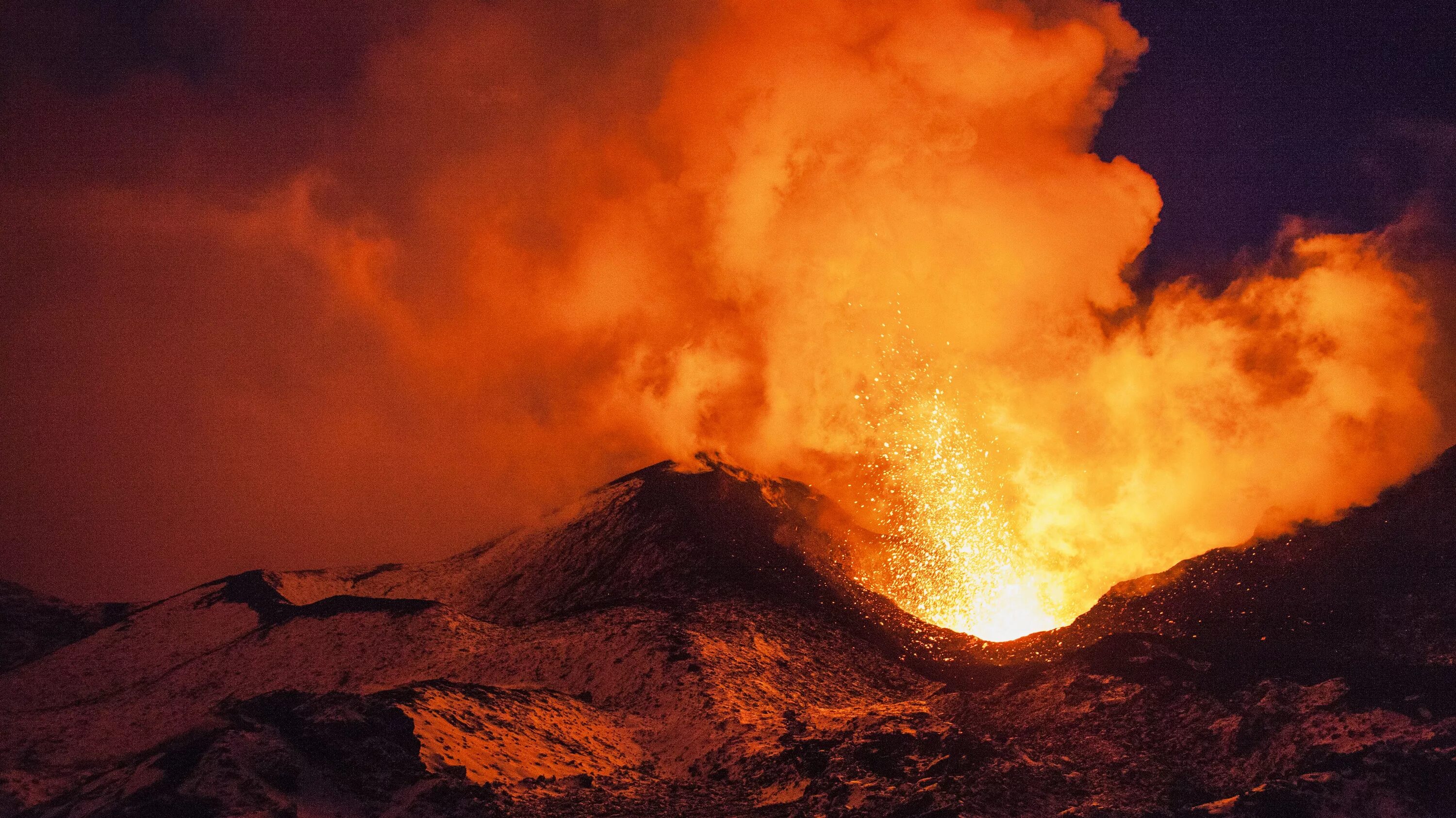 Вулканы в америке название. Вулкан Йеллоустоун извержение. Суматра вулкан. Супервулкан Тоба извержение. Извержение Йеллоустоуна вулкана.