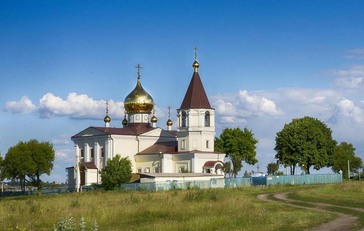 Храм Архангела Михаила с.теплый Колодезь. Церковь теплый Колодезь Губкин. Тёплый Колодезь Губкинский район Церковь. Храм Архангела Михаила Губкинского.