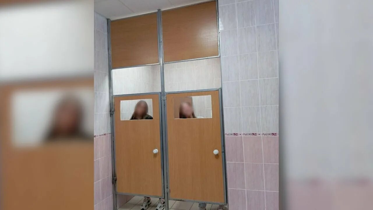 Душевая кабина в маленькой ванной в хрущевке. Сама в кабинке. Сама в кабинке. Сама в кабинке. Сама в кабинке.