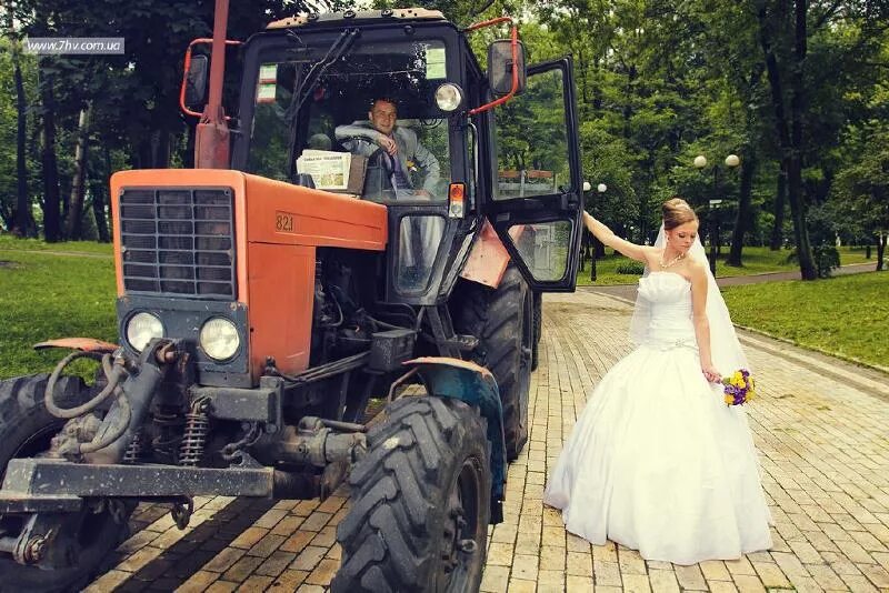 Ах мой милый тракторист. Свадебный трактор. Фотосессии.на..тракторе. Свадебная фотосессия с трактором. Девушка на тракторе.