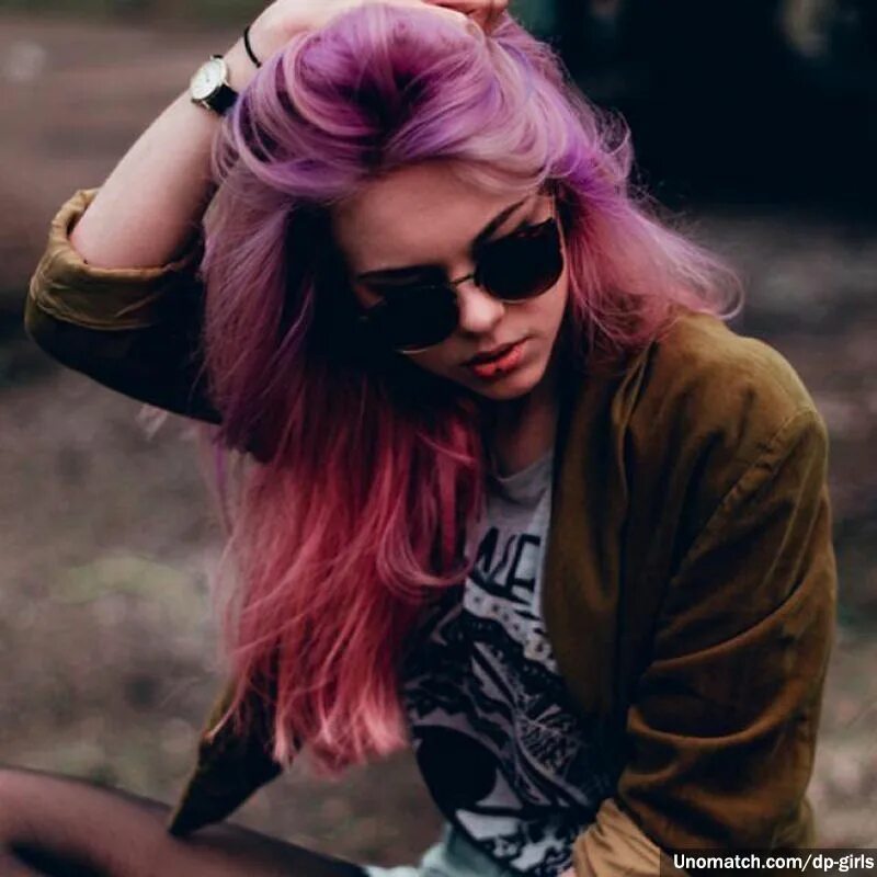 Красивые девушки с цветными волосами. Дерзкая девушка. Красивые девушки с розовыми волосами. Розовые волосы в очках