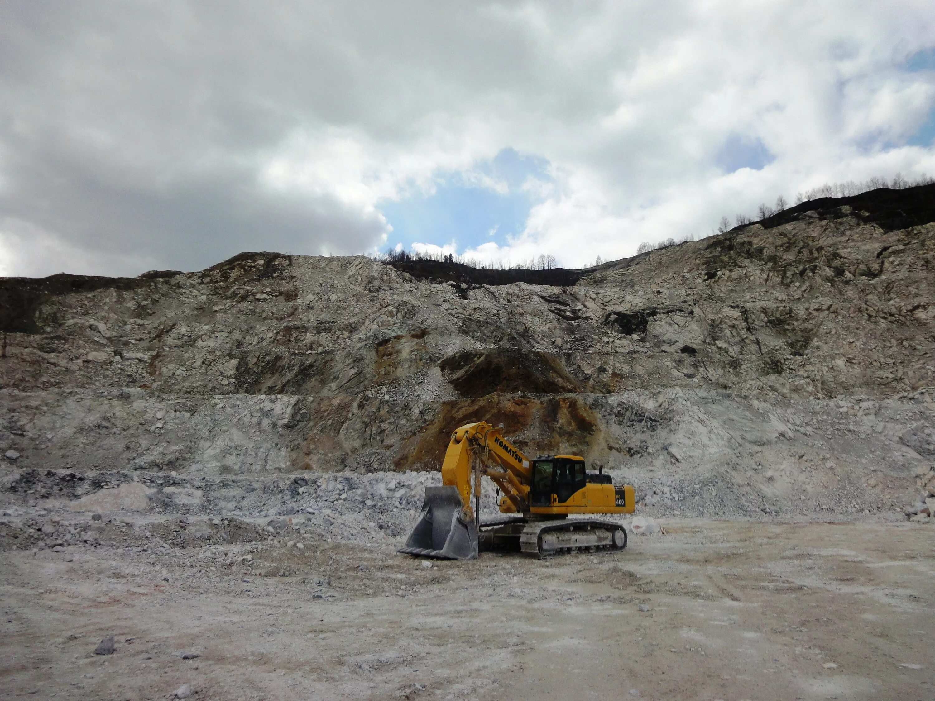 Бруситовый рудник. Кульдурское месторождение брусита. Бруситовый рудник. Карьер в еао. Бруситовый рудник.