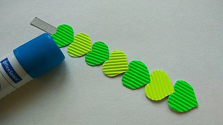 Что можно сделать из двухстороннего. Поделки с двухсторонним скотчем. поделки из бумаги и скотча. аппликация из двухстороннего скотча.
