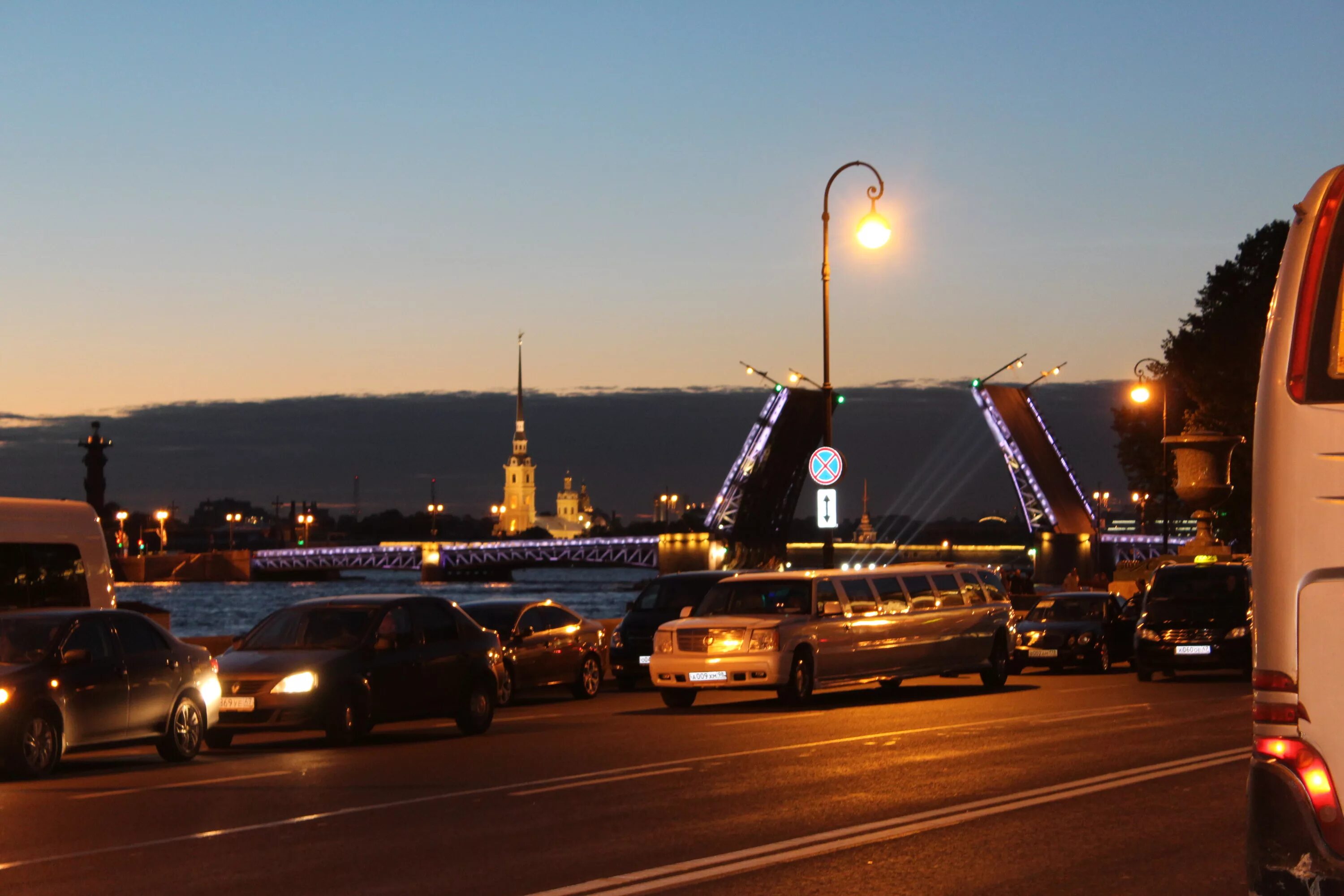 Ночная Москва дорога. Ночной Питер на машине. Ночной Санкт-Петербург из машины. Саннтпетербург из машины.