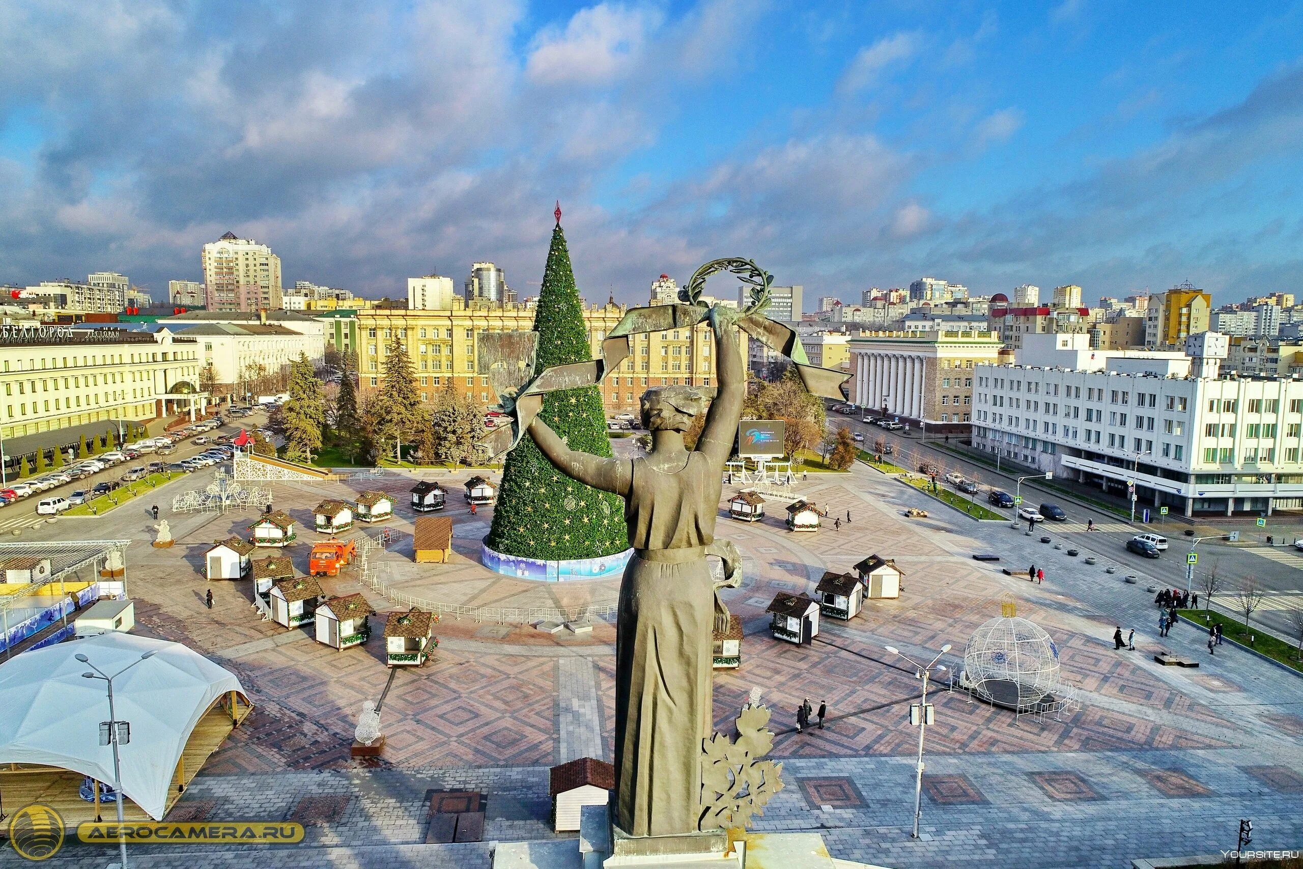 Г белгород центр города. Соборная площадь Белгород. Белград Соборная площадь. Памятник на Соборной площади в Белгороде. Белгород центр Соборной площади.