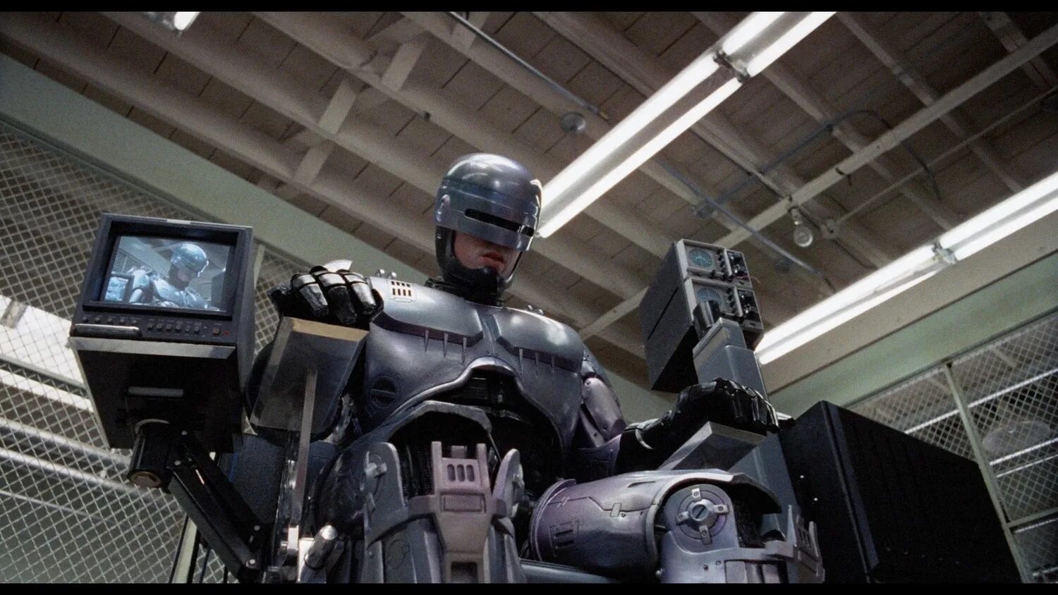 Камаз робокоп. Робокоп 1987. Робокоп робот полицейский.