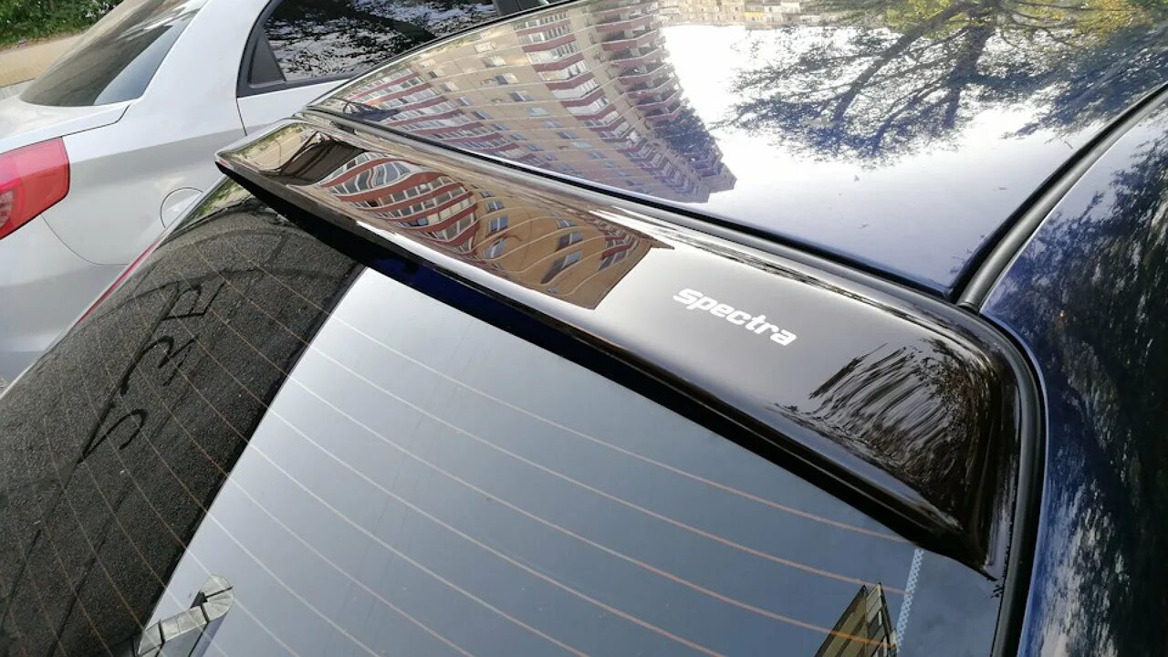 Дефлектор (козырек) на заднее стекло Hyundai Veloster. Козырек на стекло автомобиля. Задний козырек. Дефлектор козырек на лобовое стекло.