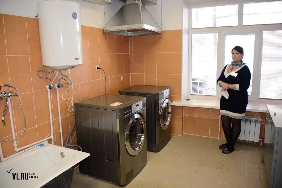 Профессия кастелянша. Прачечная в детском саду. Кастелянша в общежитии. Махачкала швейные курсы грато. Кастелянша в общежитии.